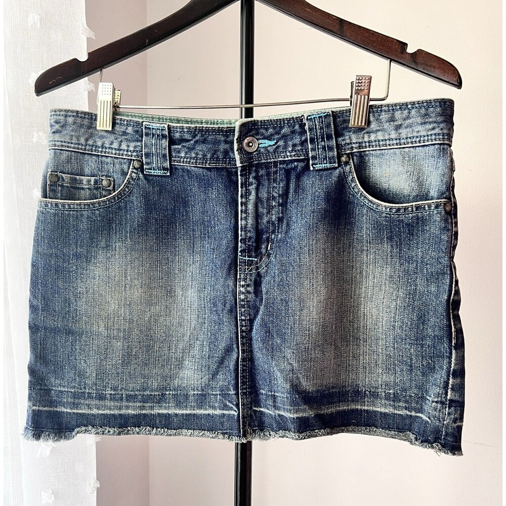 Women’s TRF Denim Size 6 Mini Jean Skirt Pockets Frayed Him Y2K